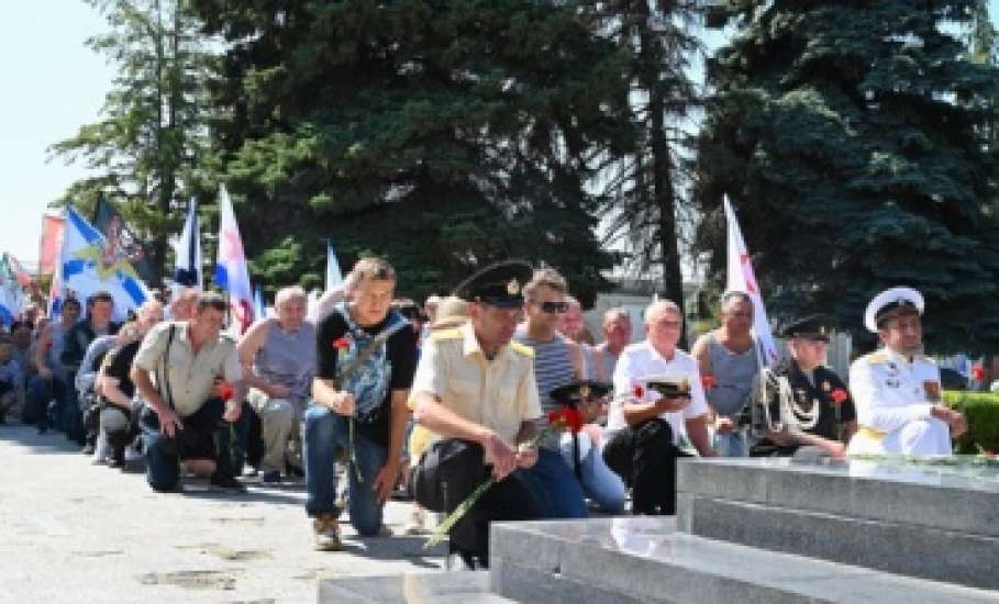Сегодня в Ельце прошло торжественное мероприятие, посвященное Дню Военно-Морского Флота