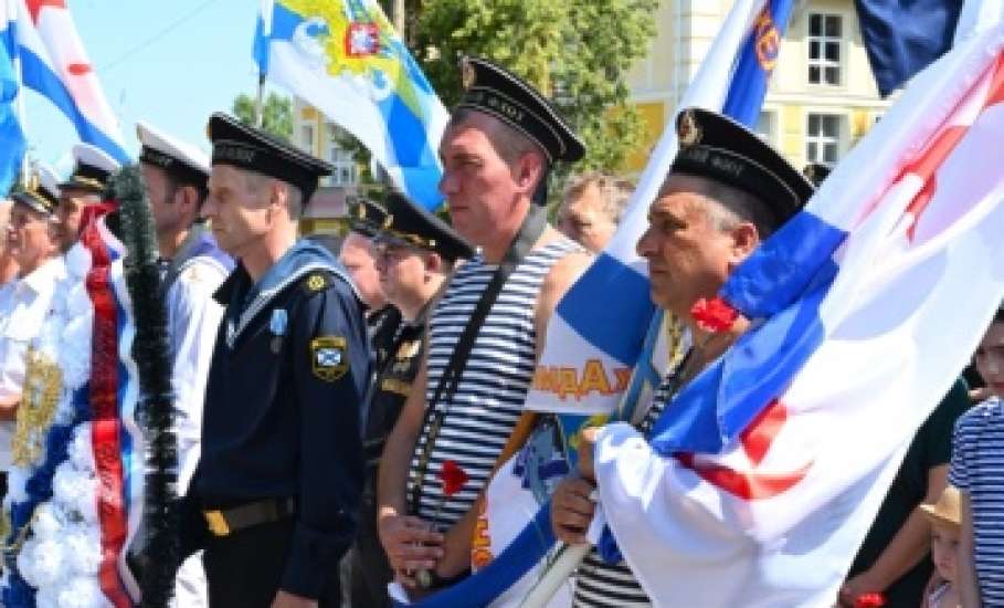Сегодня в Ельце прошло торжественное мероприятие, посвященное Дню Военно-Морского Флота