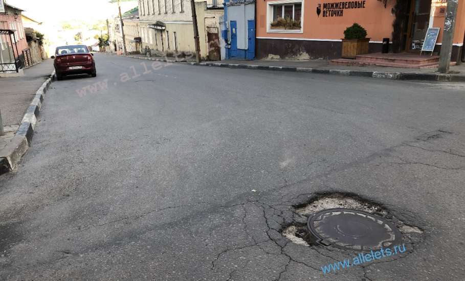 Администрация Ельца продолжает бездействовать в отношении ненадлежащего состояния дорог и люков в городе!