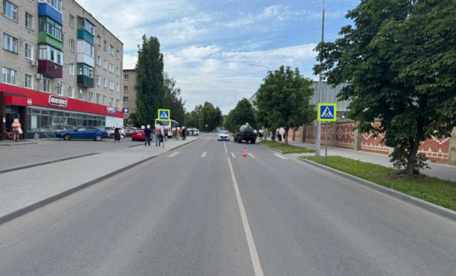 В результате ДТП в Ельце на улице Ани Гайтеровой пострадала женщина-пешеход