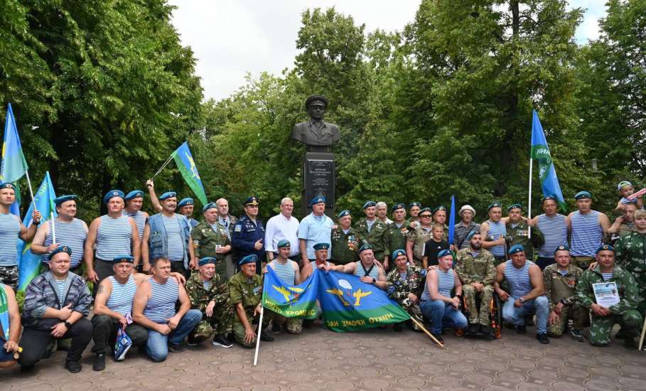Сегодня в нашей стране отмечается важный и значимый праздник – 95 лет со дня образования воздушно-десантных войск Российской Федерации!