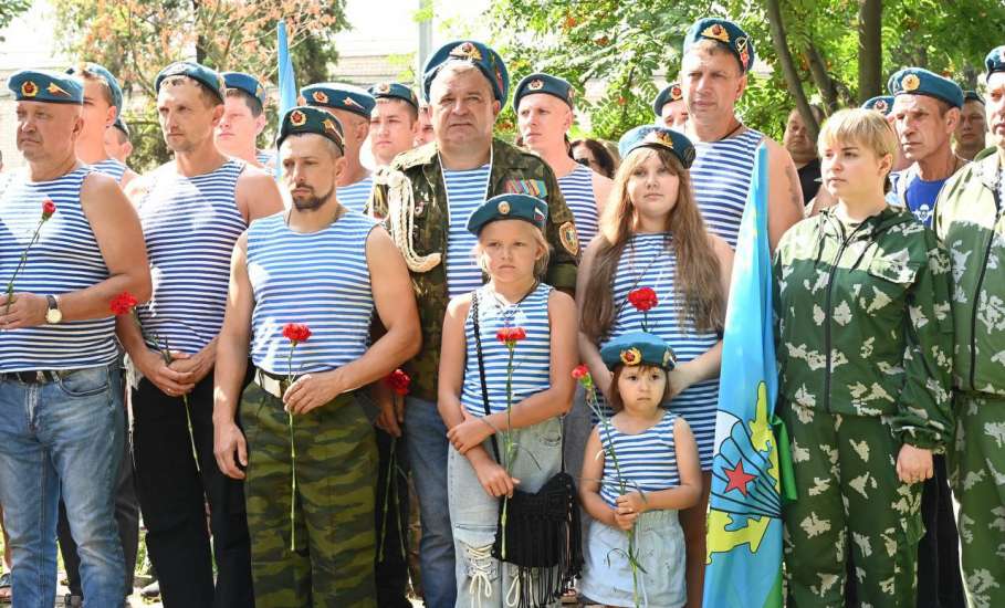 Сегодня в нашей стране отмечается важный и значимый праздник – 95 лет со дня образования воздушно-десантных войск Российской Федерации!