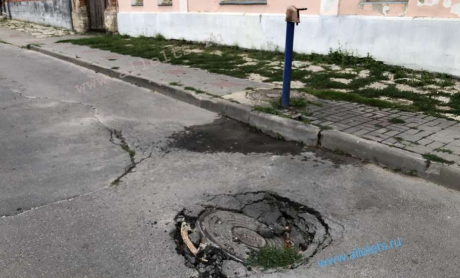 Визитной карточкой города Ельца стали разбитые давным давно порожки в самом центре города!