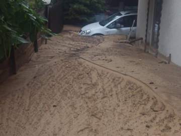 Шок! Сель заблокировал дом с детьми и автомобиль в Ямном Воронежской области!