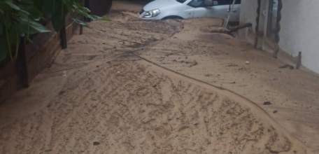 Шок! Сель заблокировал дом с детьми и автомобиль в Ямном Воронежской области!