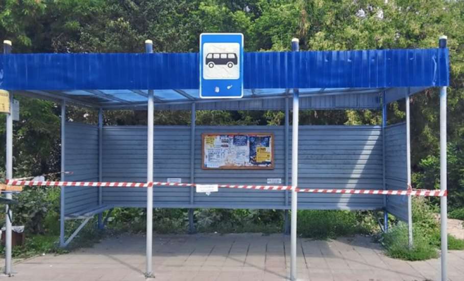 В Ельце стали красить старые остановочные павильоны!