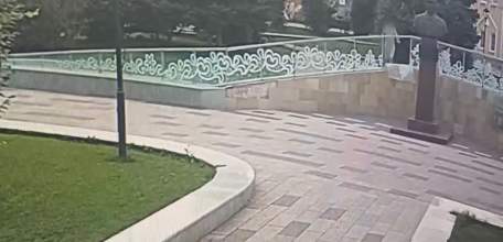 В самом центре Ельца опять начередили вандалы! Сквер Соломенцева подвергся атаке