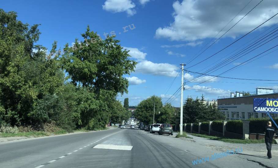 В Ельце заброшенные дорожные работы создают условия для угрозы жизни граждан!