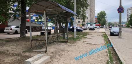 Ужасные остановочные павильоны в Ельце продолжают уродовать облик города!