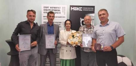 Губернатор Липецкой области Игорь Артамонов наградил лучших работников физической культуры и спорта региона в преддверии ихпрофессионального праздника