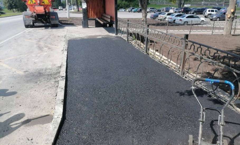 В Ельце продолжаются работы по асфальтированию участков дорог и тротуаров