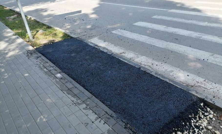 В Ельце продолжаются работы по асфальтированию участков дорог и тротуаров