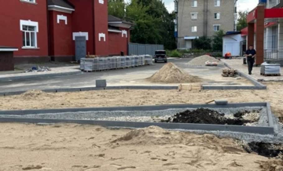 По программе формирования комфортной городской среды продолжается обновление пространства вокруг ДК Железнодорожников