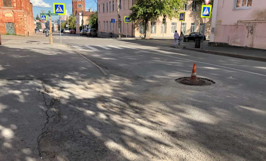 По улице Свердлова сегодня не завершили работы по обустройству люков!