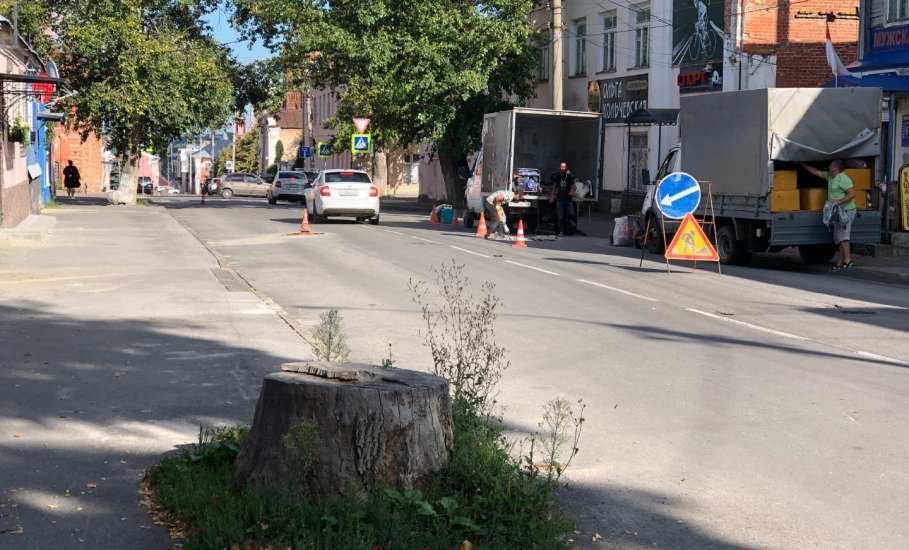 По улице Свердлова сегодня не завершили работы по обустройству люков!