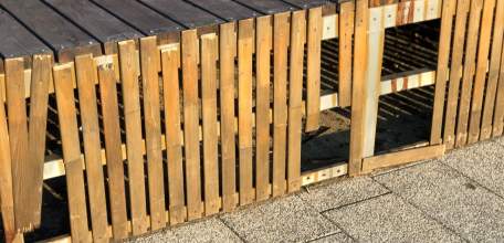 Вандалы в Ельце не дремлют! Сцена в сквере Пушкина подверглась атаке!