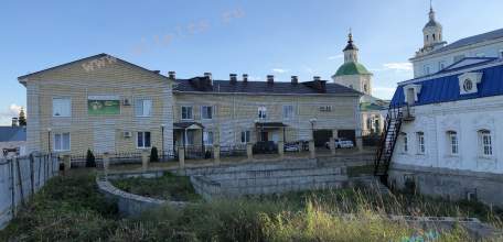 Старинный дом, обнесённый забором в центре города Ельца на Красной площади, находится в заброшенном состоянии!