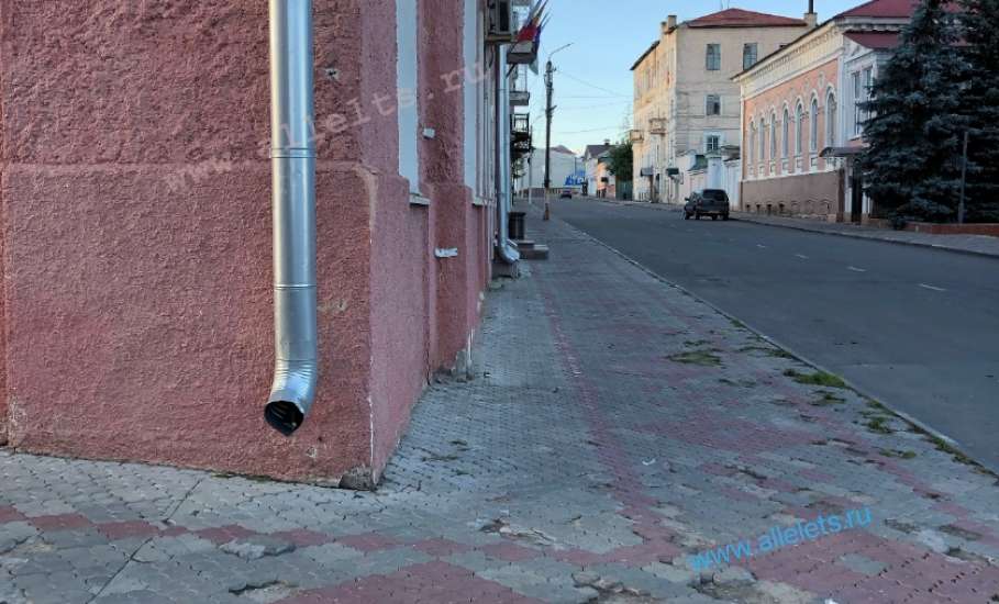 Здание администрации Ельца разрушается! Сотрудники и глава города в опасности!