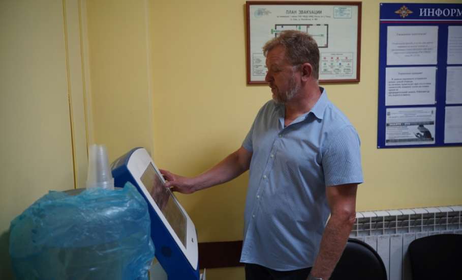 В рамках «Гражданского мониторинга» общественники оценили работу регистрационно-экзаменационного отдела и дежурной части ОМВД России по г. Ельцу