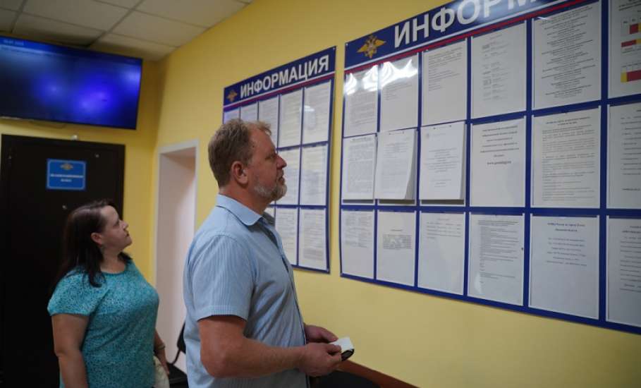В рамках «Гражданского мониторинга» общественники оценили работу регистрационно-экзаменационного отдела и дежурной части ОМВД России по г. Ельцу