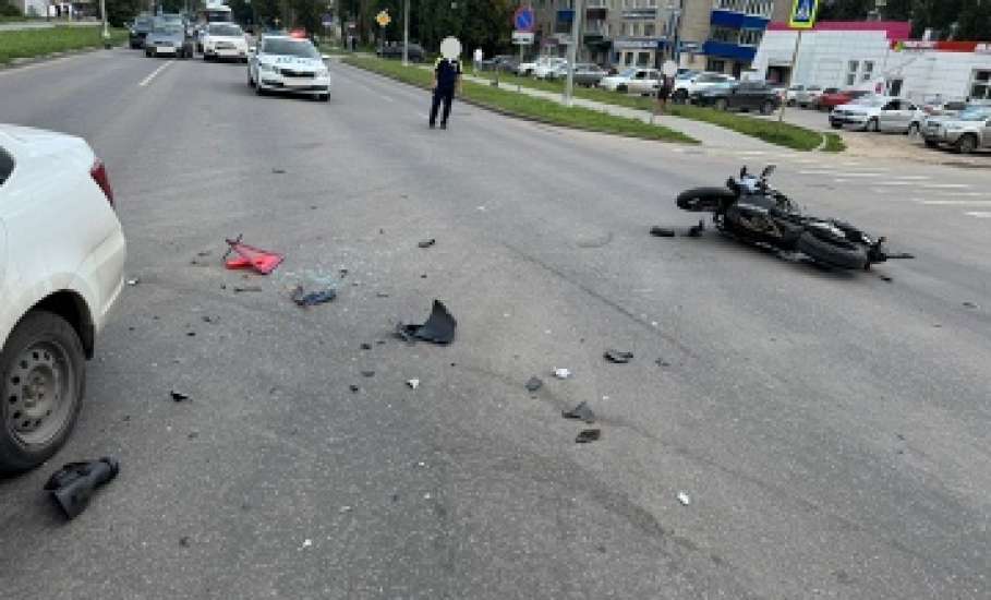21 августа в 13 часов 24 минуты в районе д. 119 Б на ул. Коммунаров г. Ельца произошло ДТП!