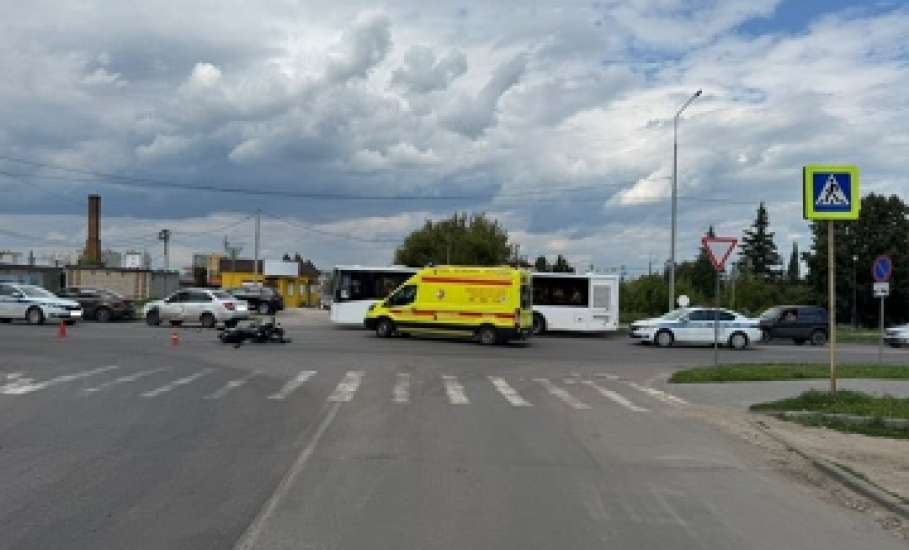 21 августа в 13 часов 24 минуты в районе д. 119 Б на ул. Коммунаров г. Ельца произошло ДТП!