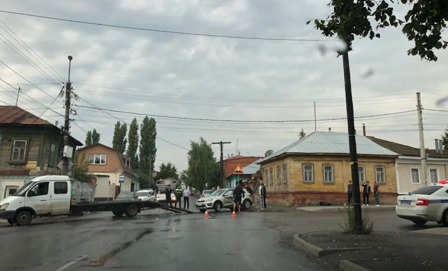 Очередное ДТП в Ельце только что. Улица Свердлова