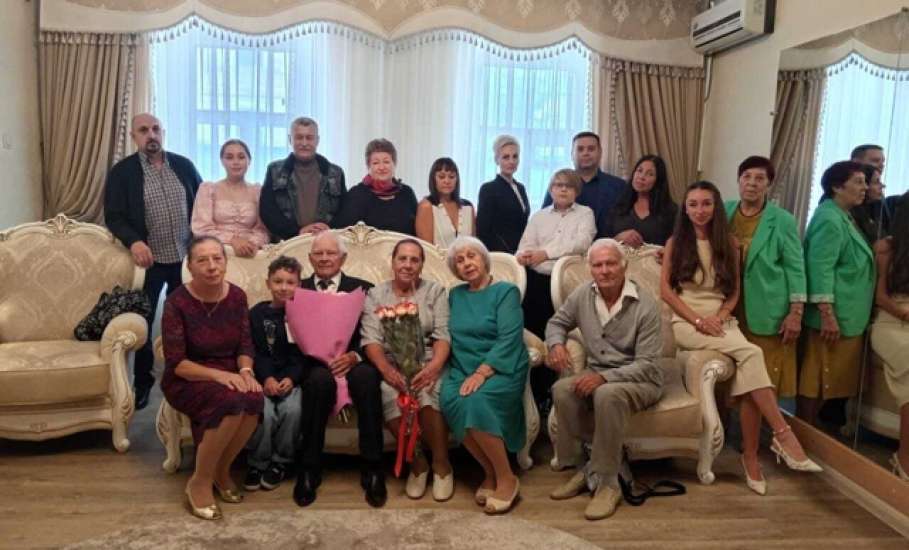 Семья из Ельца отметила бриллиантовую свадьбу!