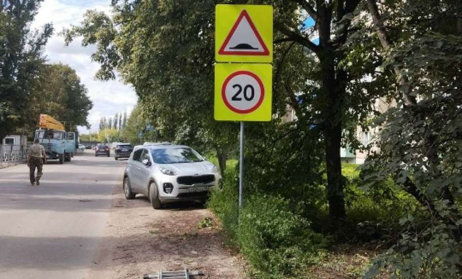 Сотрудники МУП «Елец-Сервис» продолжают работы по благоустройству города