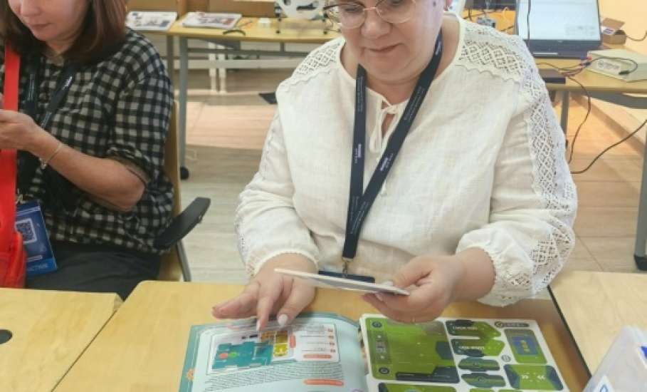 С 25 по 28 августа проходит Всероссийский съезд учителей физики, в котором принимает участие учитель физики МБОУ «Гимназия N 11 города Ельца" Австриевских Наталья Михайловна