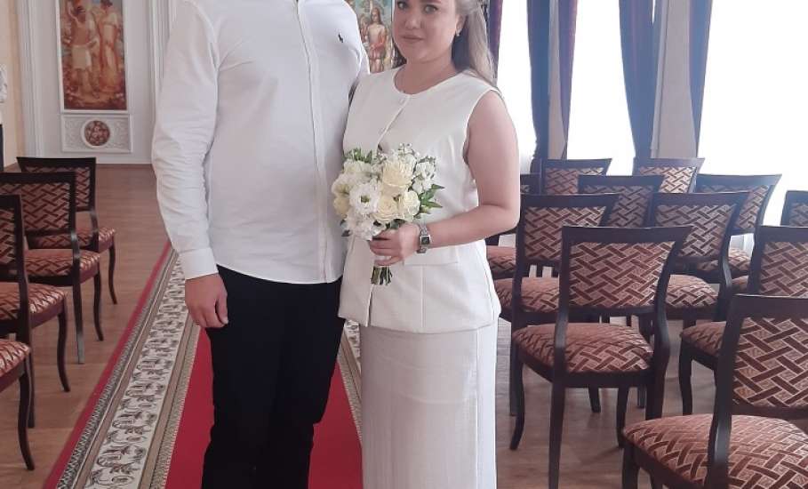 ЗАГС Ельца поздравляет молодожёнов!