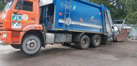 Мусоровозы в Ельце встают на дыбы по сообщению администрации Ельца!
