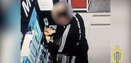 Ельчанин взломал окно и украл из салона связи 12 телефонов, ноутбук и деньги