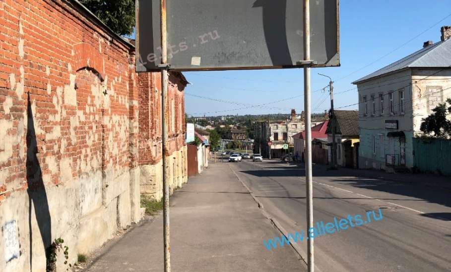 Приколы нашего городка! Дорожные знаки в Ельце стоят посреди тротуаров!