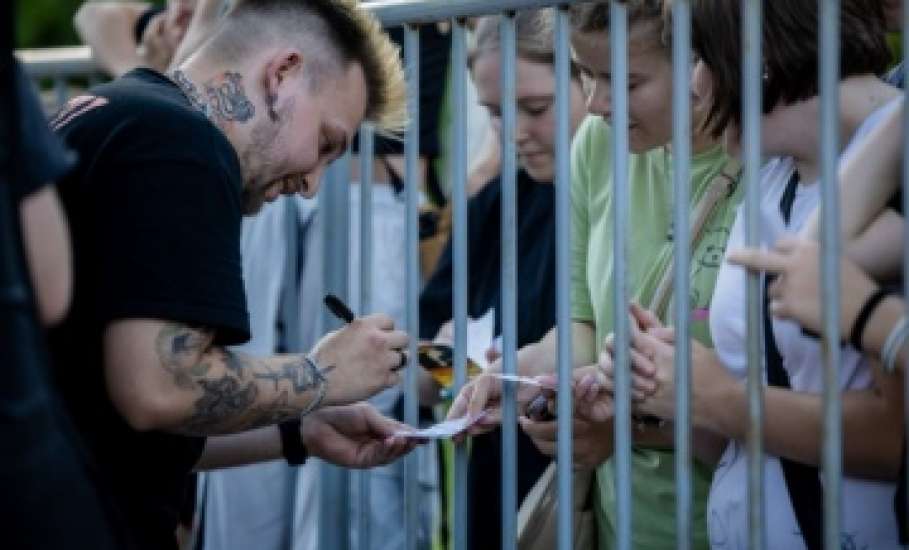 В Ельце прошёл первый день «Рок над лесом»