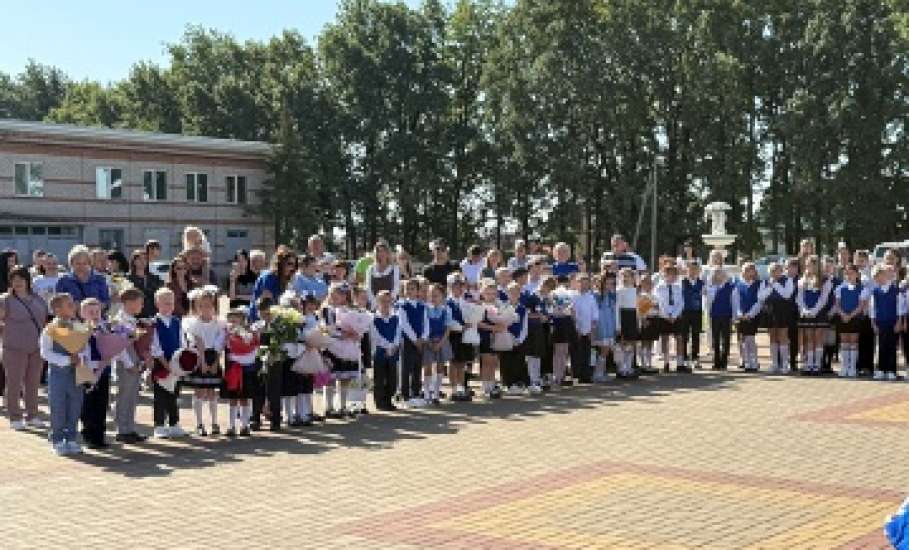Сегодня в школах Елецкого района прозвенел долгожданный первый звонок, открыв новую страницу в жизни каждого ученика