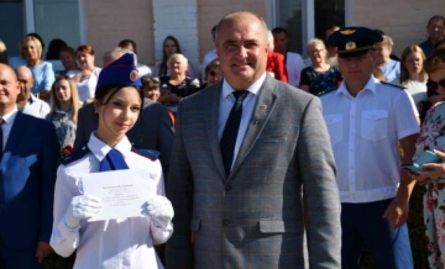 Сегодня в школах Елецкого района прозвенел долгожданный первый звонок, открыв новую страницу в жизни каждого ученика