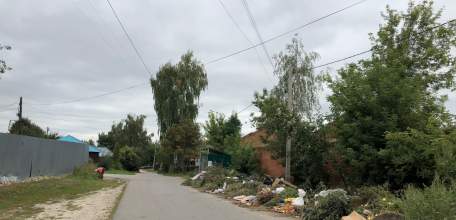 Несанкционированная свалка мусора образовалась по улице Коллективной в Ельце!