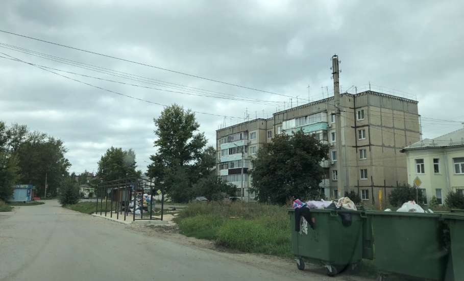 Район Ольшанца в Ельце завален мусором!