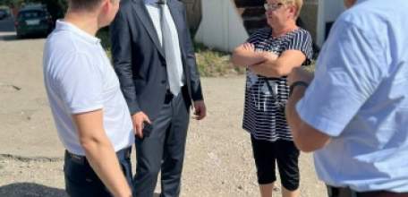 Мэр Ельца выехал на 4-ый переулок улицы Коммунаров для решения проблемы