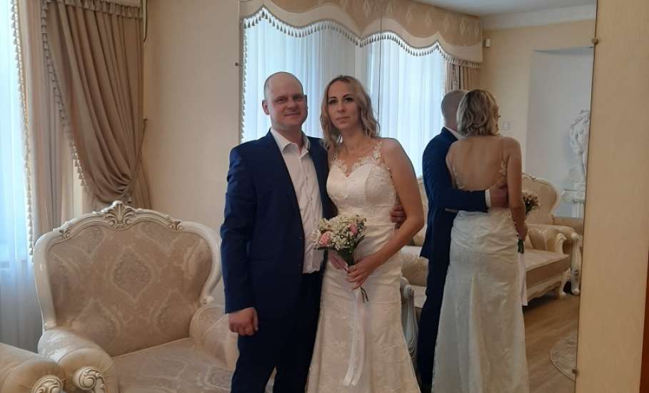 Поздравляем с Днем Вашего бракосочетания!