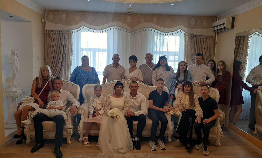 Поздравляем с Днем Вашего бракосочетания!