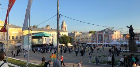 День города 2025 в Ельце. Людей практически нет на площади Ленина