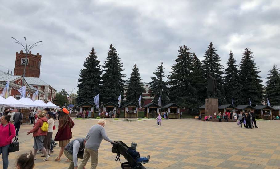 Второй день празднования Дня города в Ельце. Пляски у собора и концерт для пенсионеров!