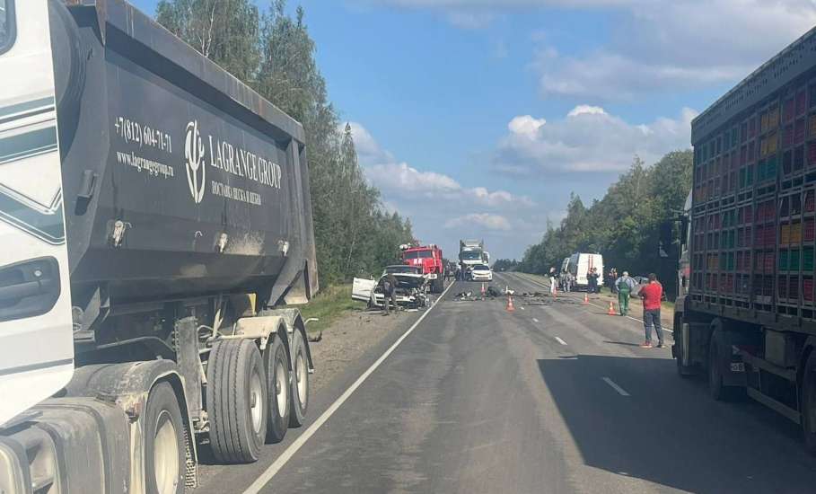 Вчера на 286 км автодороги Орел-Тамбов произошло столкновение автомобилей «Рендж Ровер» и «Мерседес Бенц». Есть жертвы