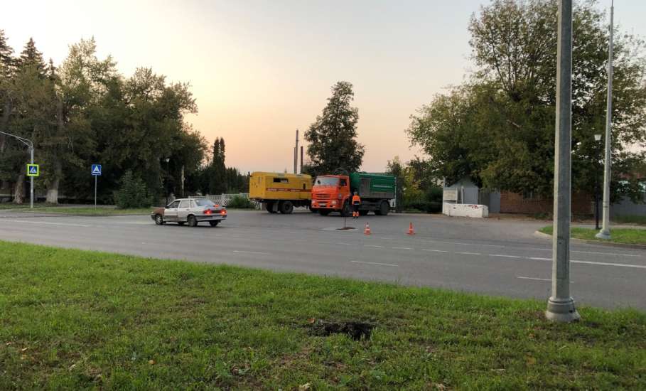 Новая авария в Ельце по улице Коммунаров сейчас. На месте старой!