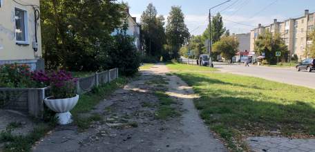 Шикарный разбитый тротуар по улице Яна Фабрициуса в Ельце привлекает туристов!