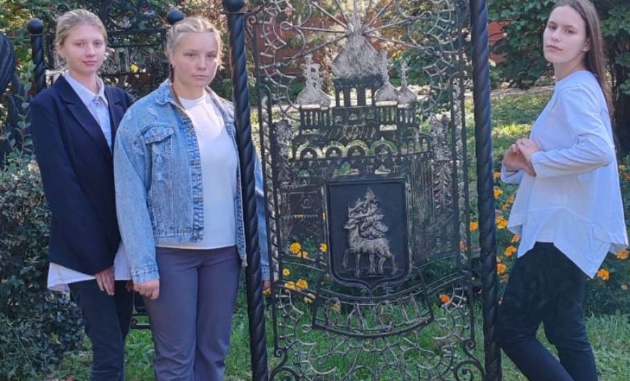 С нового учебного года в МБОУ "Школа №19 г. Ельца" введен новый предмет "Кружевоплетение на коклюшках"