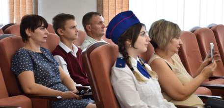 В большом зале администрации Елецкого муниципального района состоялось торжественное вручение паспортов гражданам, достигшим 14-летнего возраста