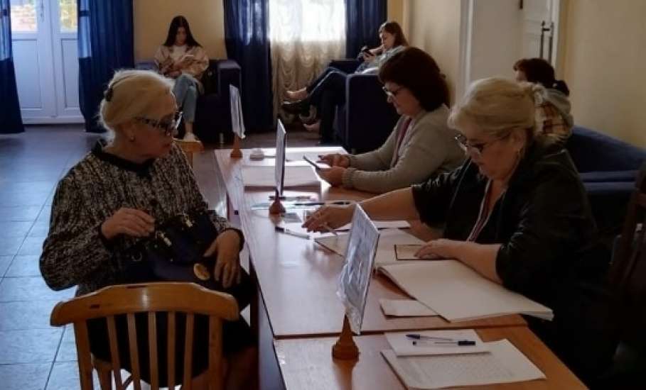 В Ельце идёт второй день голосования по двум одномандатным округам. А что неделю не сделали голосование?